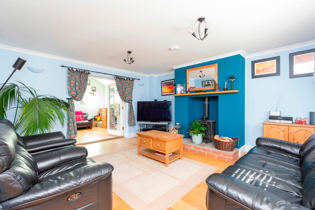 Property photo 2 of 17