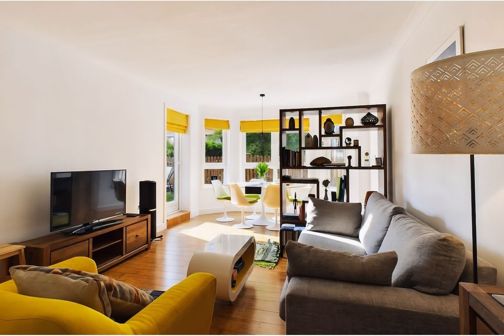 Property photo 2 of 24