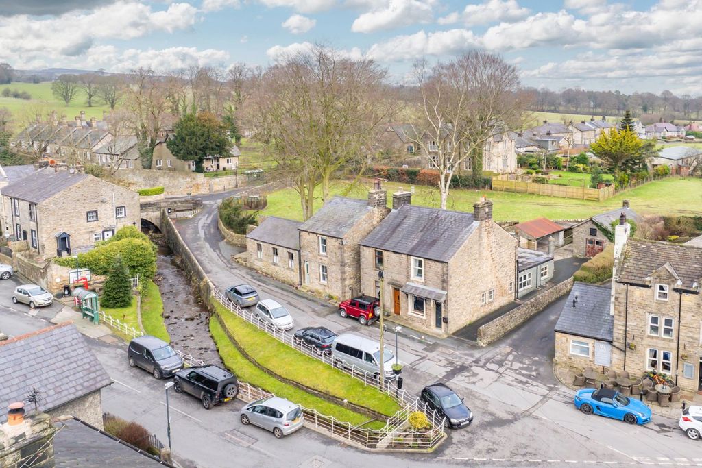 Property photo 2 of 42