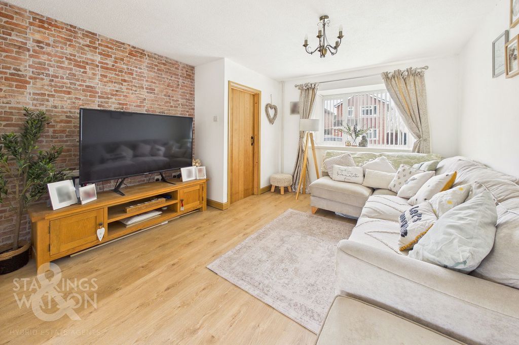 Property photo 2 of 16