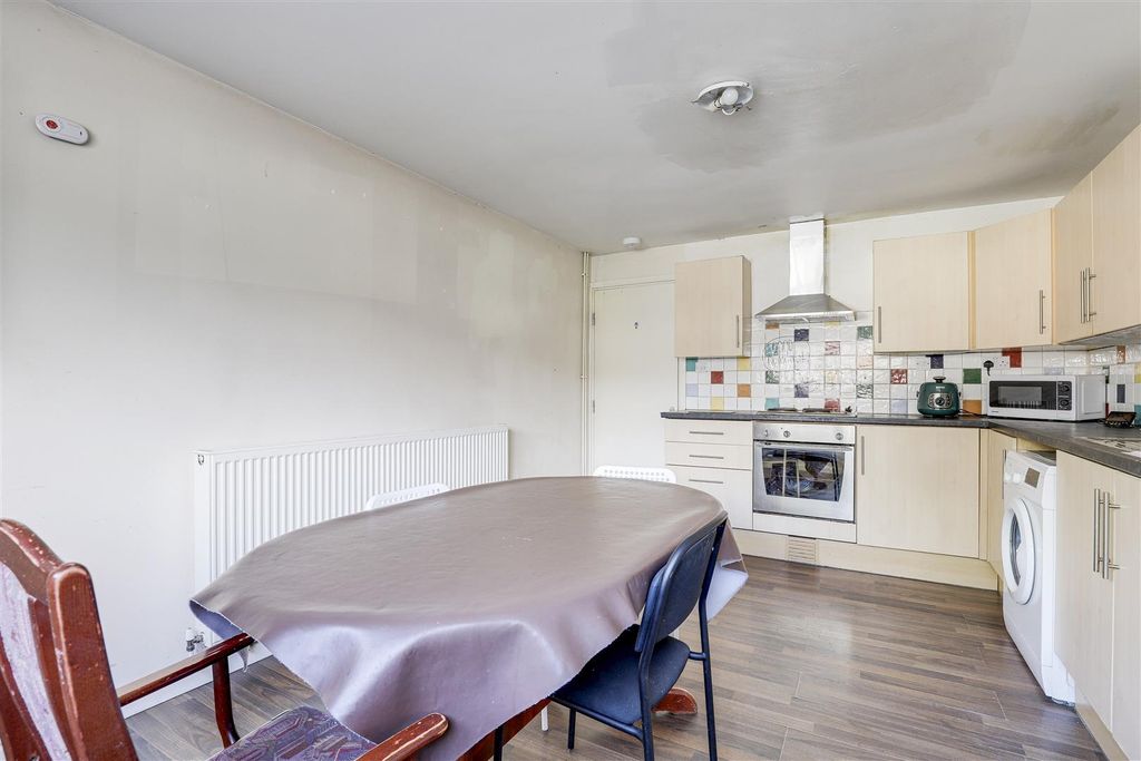Property photo 3 of 14 10394.Jpg