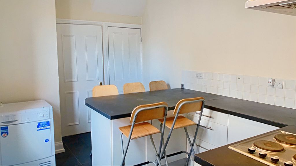 Property photo 2 of 12 Student Kitchen And Bar