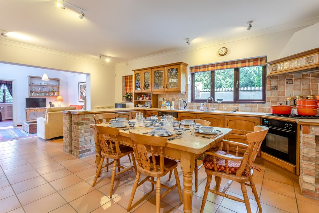 Property photo 3 of 25