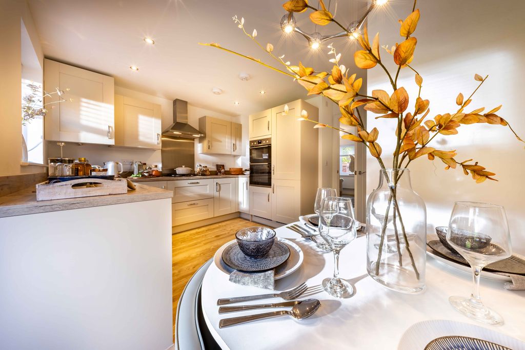 Property photo 1 of 17 Mottram View Home