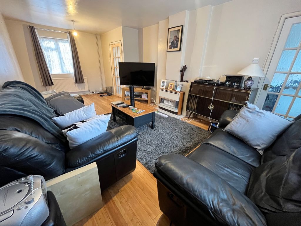 Property photo 3 of 9 4534124
