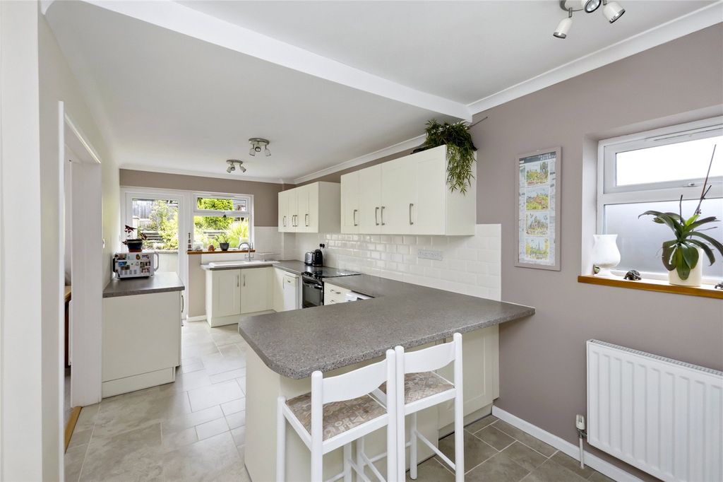 Property photo 2 of 17 Picture No. 12
