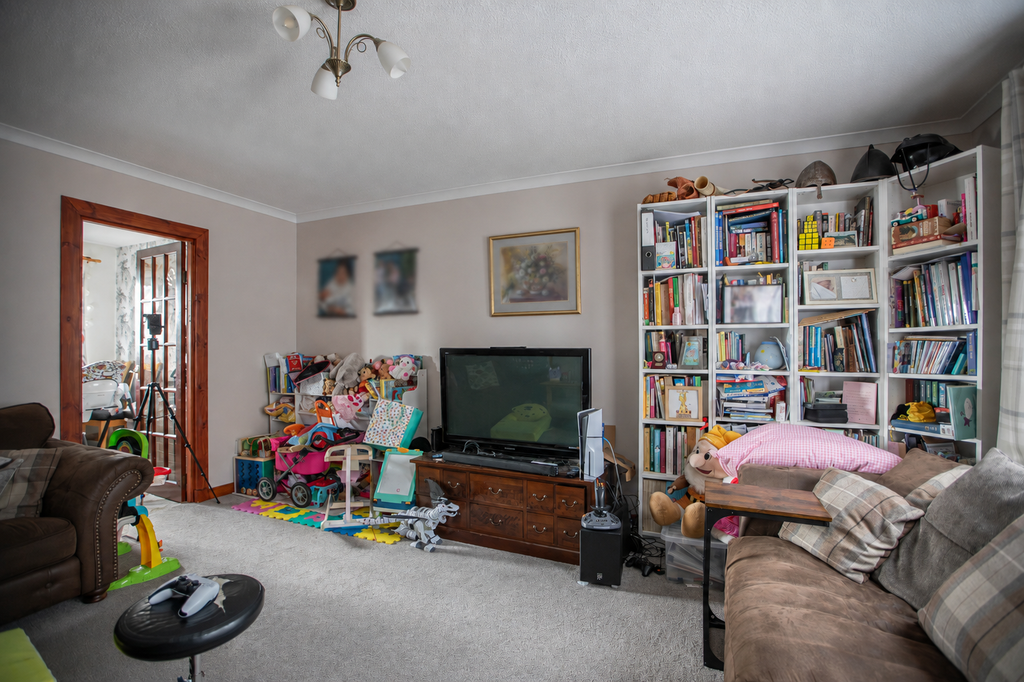 Property photo 2 of 27
