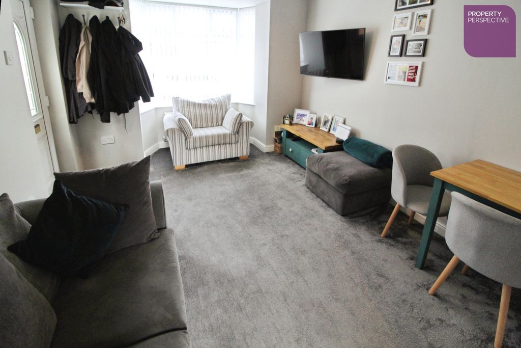 Property photo 2 of 9 Living Dining Room