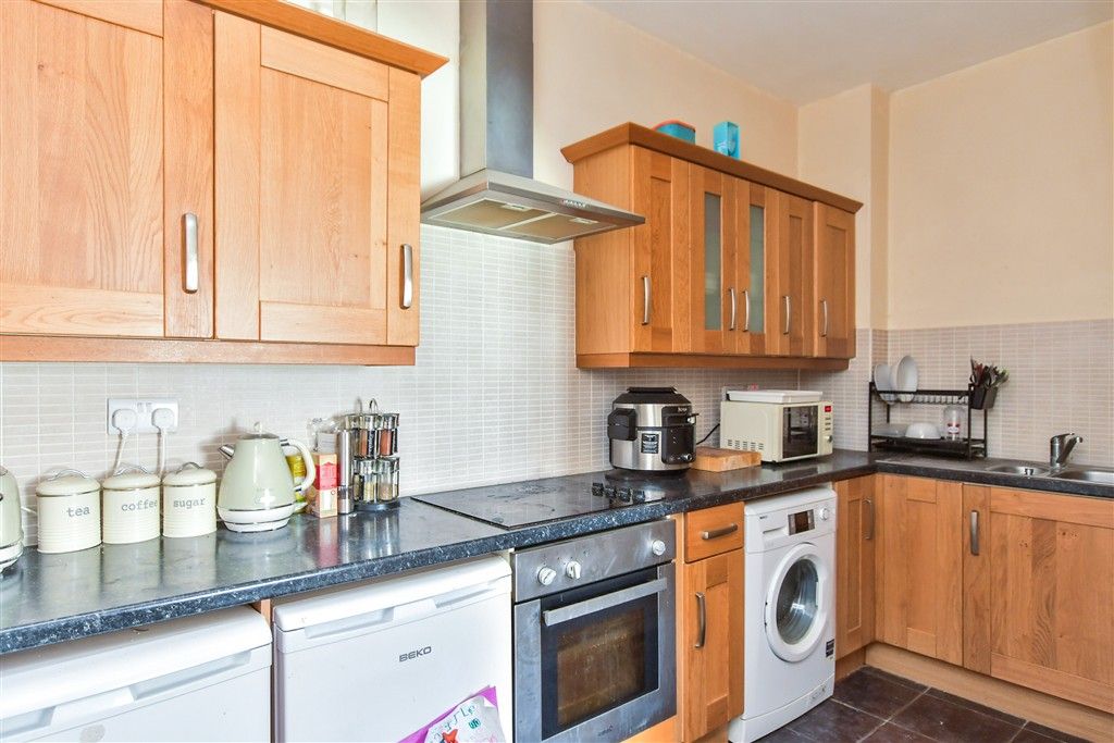 Property photo 3 of 10 Kitchen