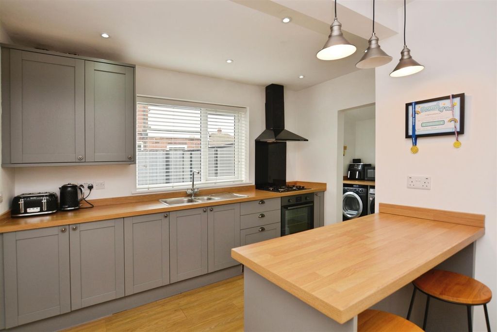 Property photo 2 of 24 Kitchen/Diner