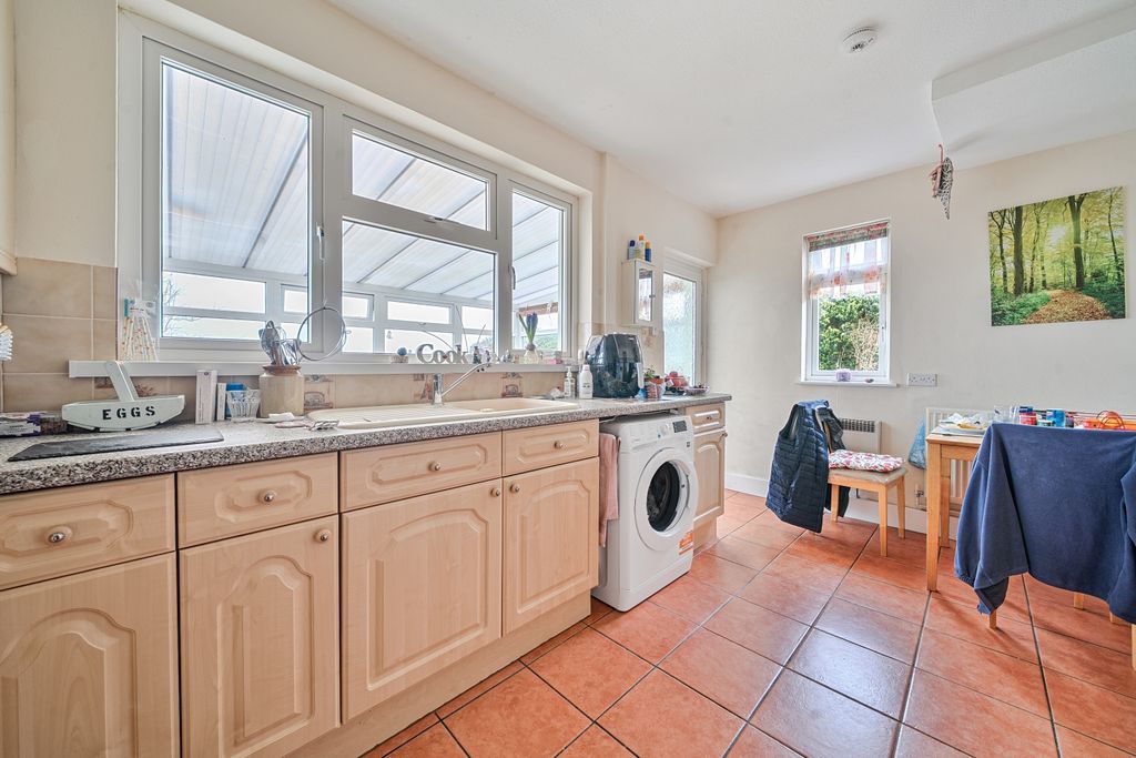 Property photo 2 of 17 1410307-16-698c9A1F98c3B-Arw-1