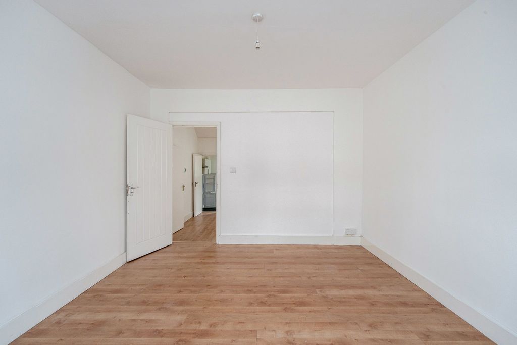 Property photo 3 of 17 Pbox-Img.Jpg