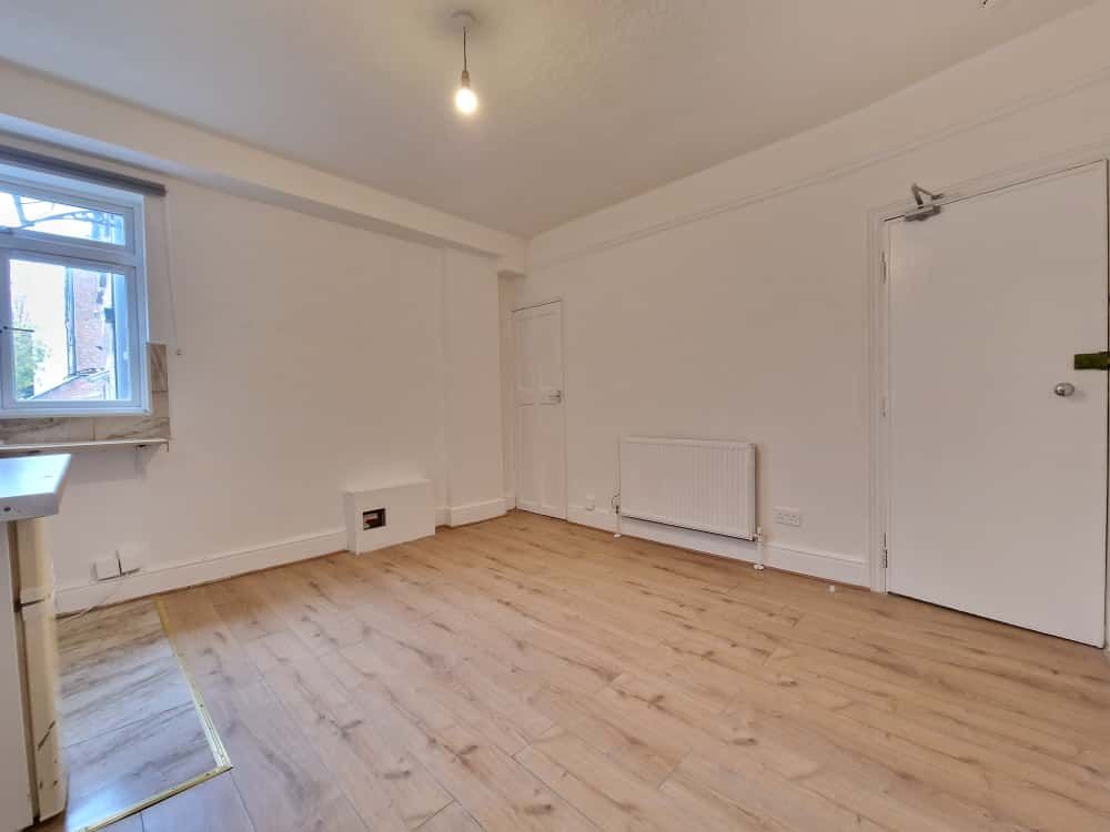 Property photo 3 of 7 Room