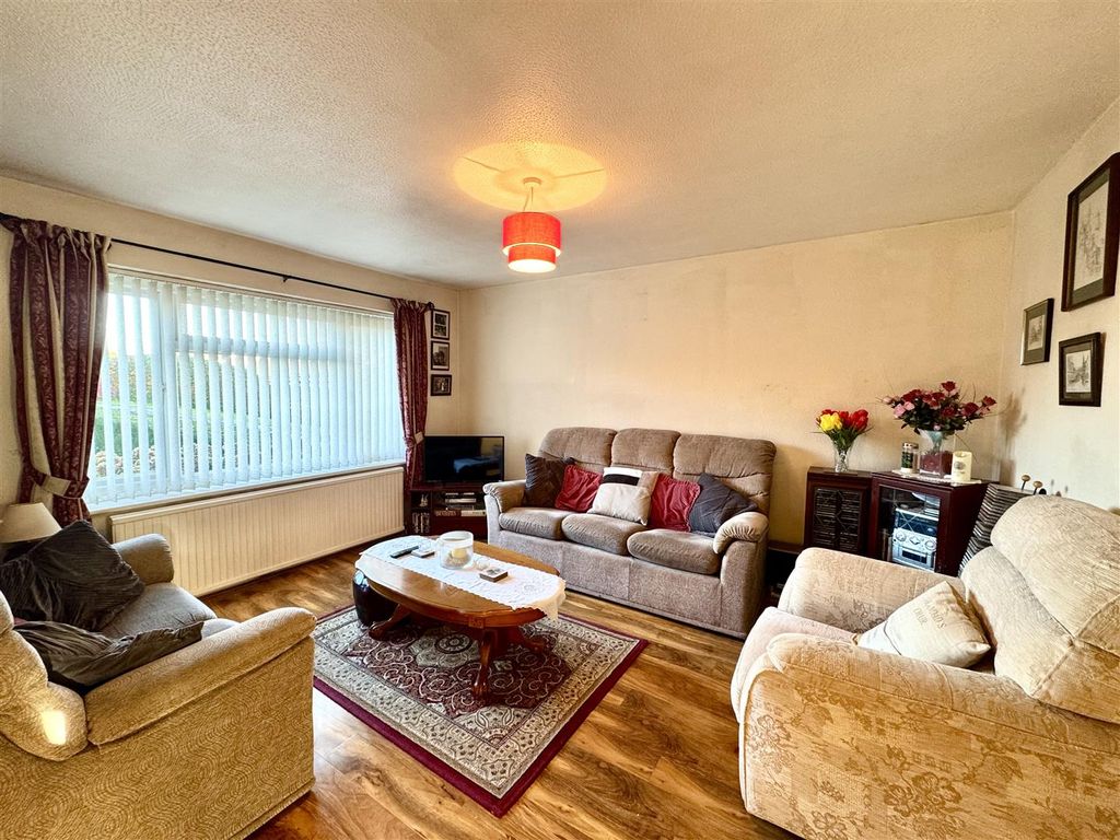 Property photo 2 of 17 Sitting Room