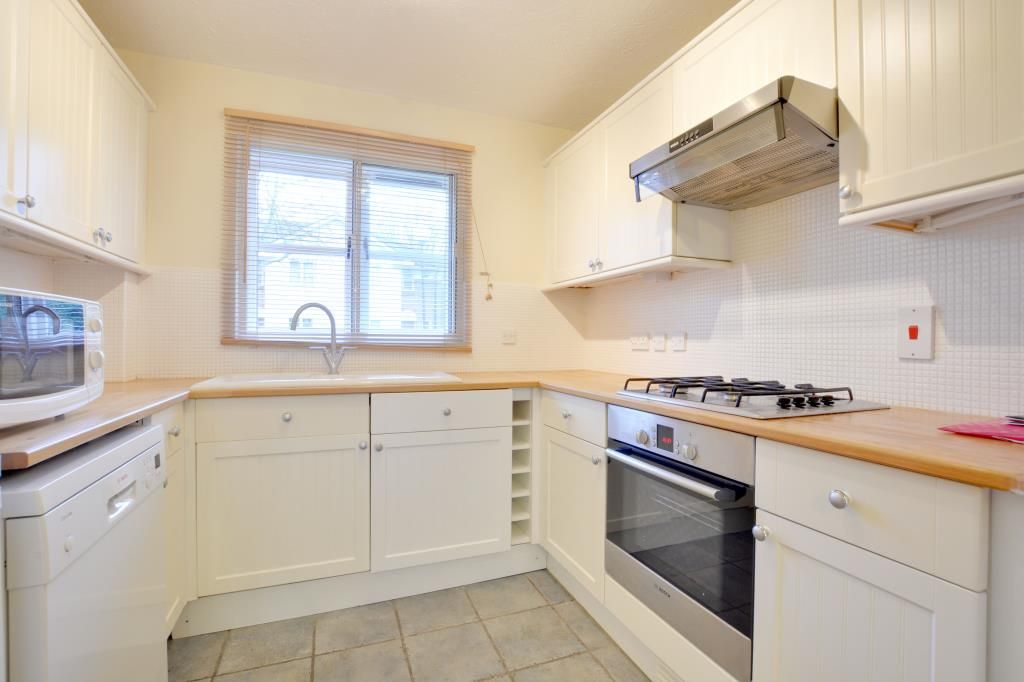 Property photo 3 of 10 Kitchen