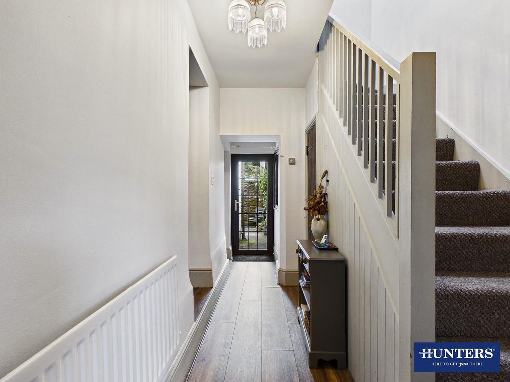 Property photo 2 of 21 Hallway