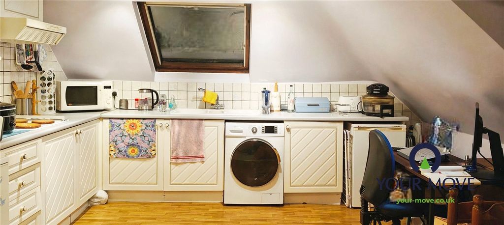 Property photo 3 of 7 Kitchen