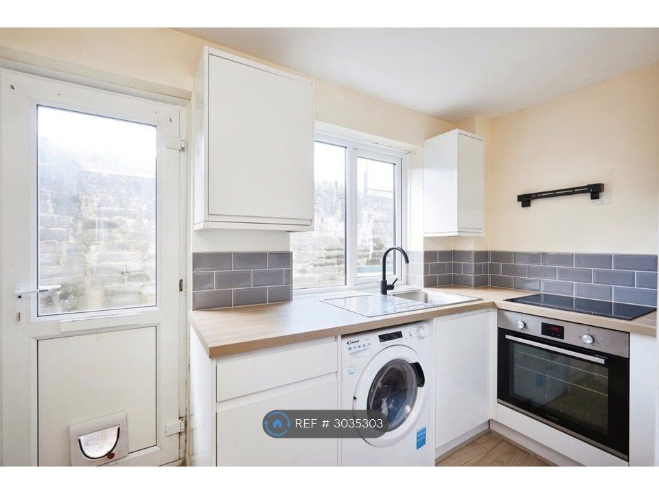 Property photo 2 of 5 Kitchen