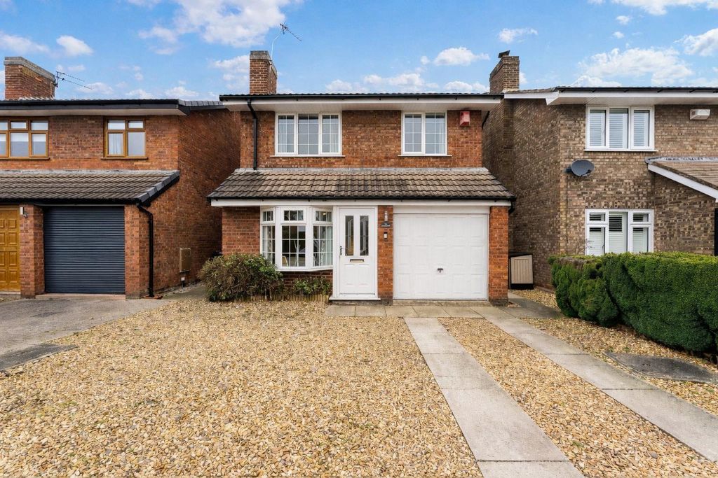 Property photo 1 of 18 Front Aspect