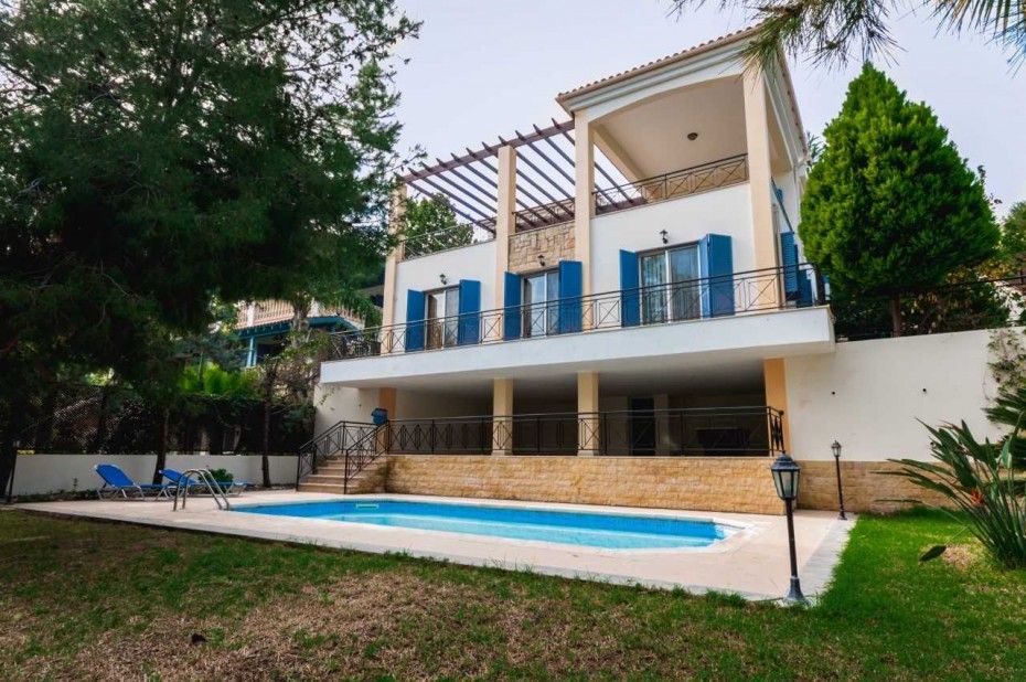 Property photo 2 of 13