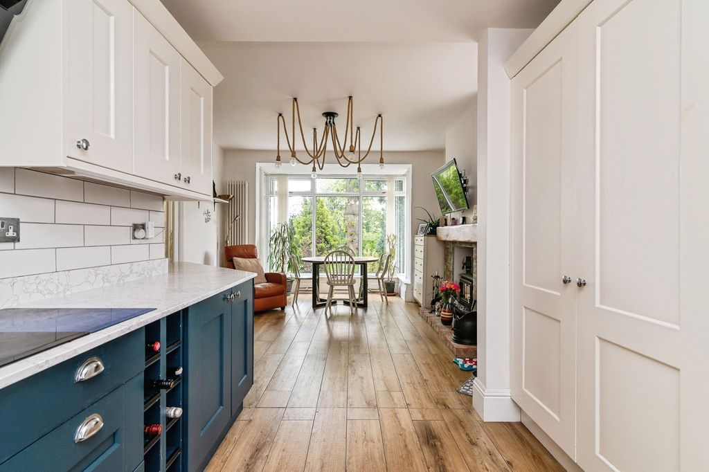 Property photo 3 of 32 Pbox-Img.Jpg