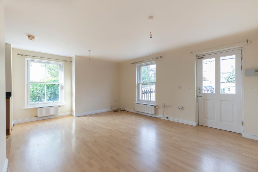 Property photo 2 of 6