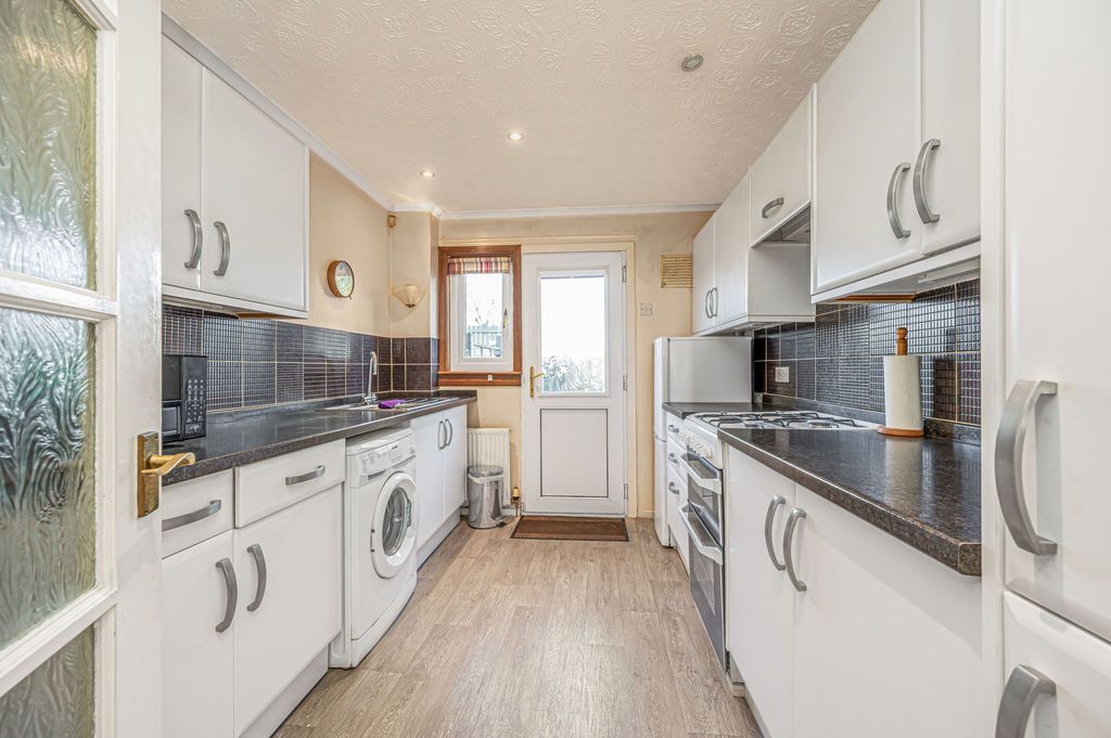 Property photo 3 of 20 Kitchen