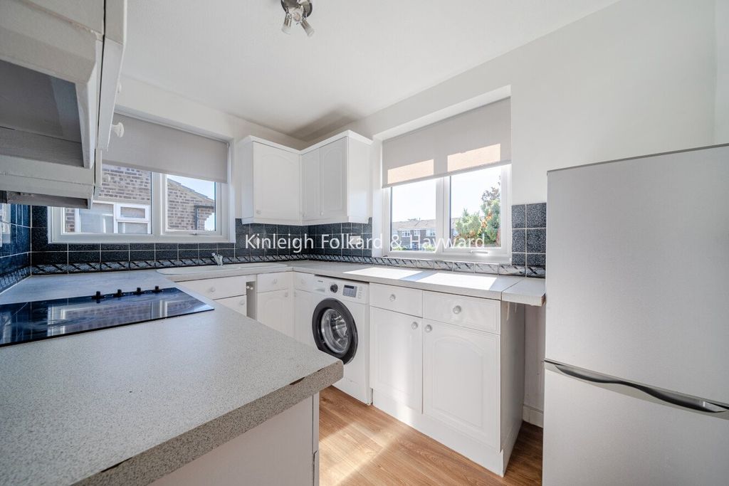 Property photo 3 of 12 Kitchen