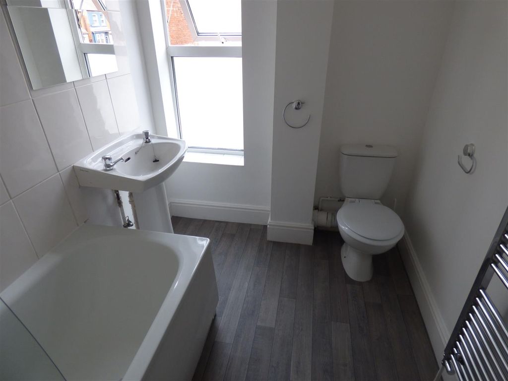 Property photo 3 of 8 28 King Street - Bath1.Jpg