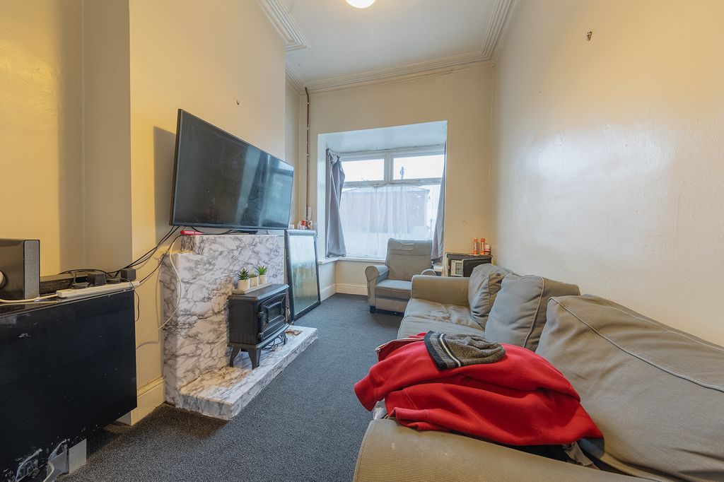 Property photo 2 of 27