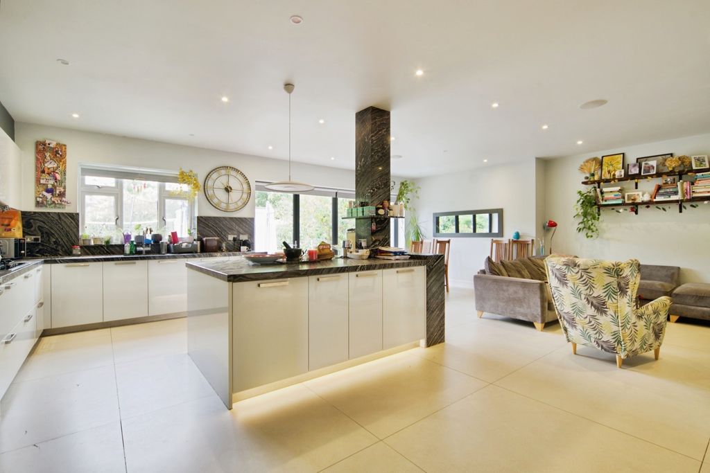 Property photo 2 of 20 Pbox-Img.Jpg