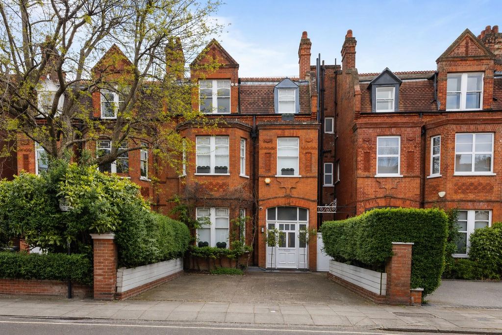 Property photo 2 of 23