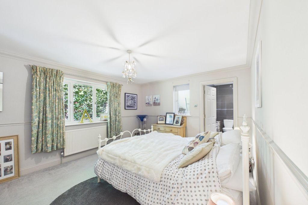 Additional image 13 of 6 bed detached house for saleHighway, Crowthorne, Berkshire RG45