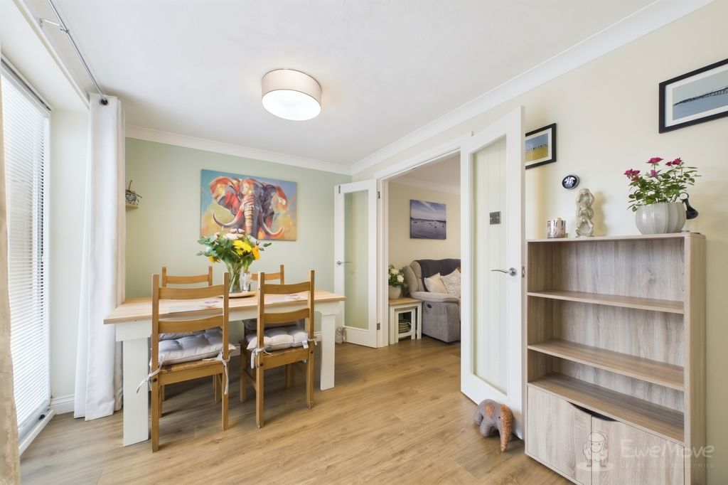 Property photo 3 of 17 Dining Room