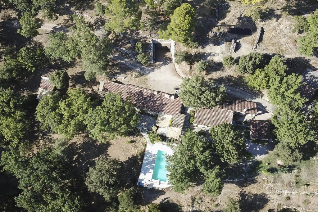 Property photo 2 of 26