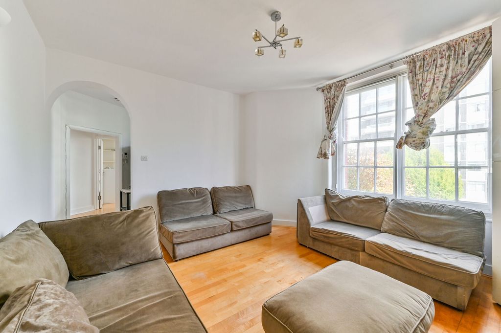 Property photo 3 of 12