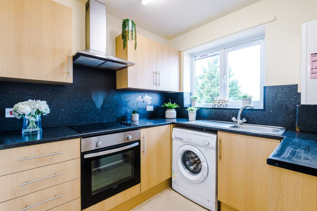 Property photo 3 of 20 50 Charles House Kitchen 1