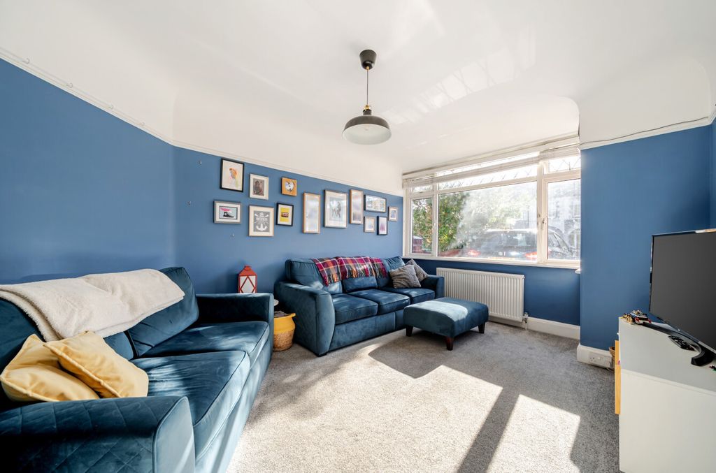 Property photo 2 of 11 1539856-25-1A18cc...