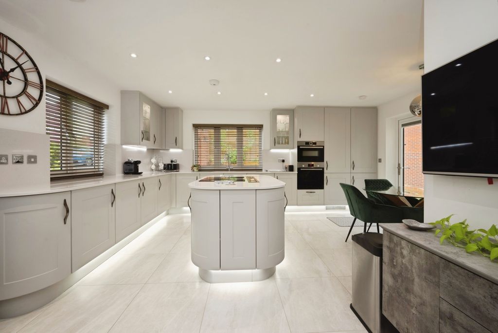 Property photo 3 of 23 Pbox-Img.Jpg