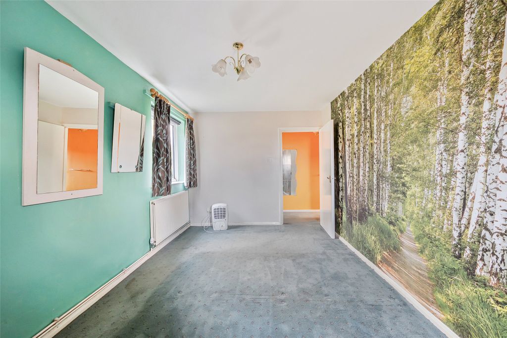 Property photo 2 of 9 Bedroom