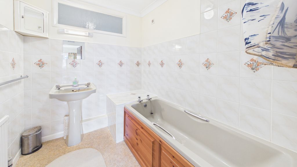 Additional image 8 of 2 bed flat for saleRedinnick Gardens, Penzance TR18