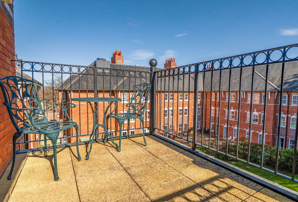 Property photo 1 of 11 1431827-20-69B97F...