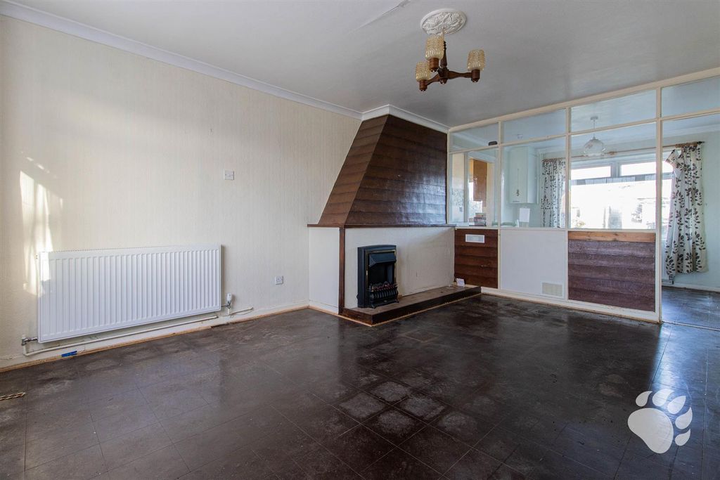 Property photo 3 of 20 Lounge