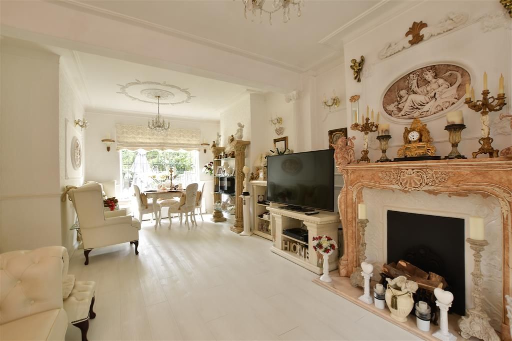 Property photo 3 of 10 Lounge/Dining Room