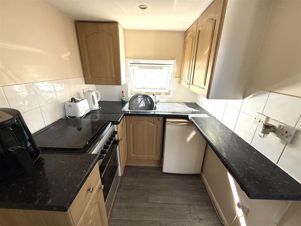 Property photo 2 of 11 8 Love Kit.Jpeg