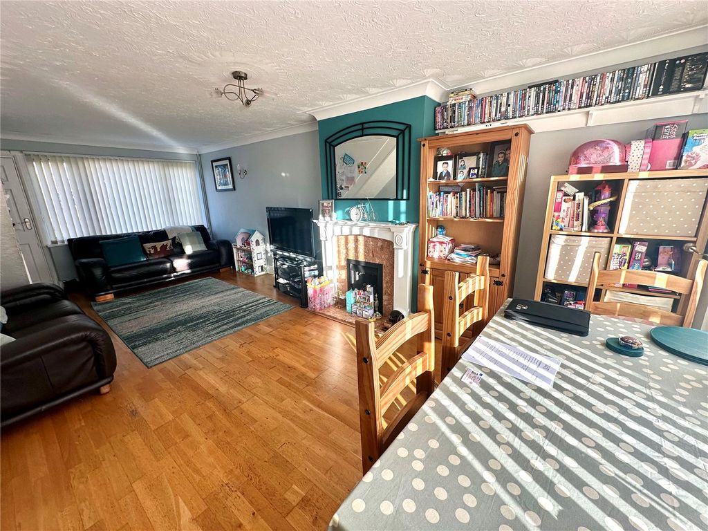 Property photo 2 of 8 Picture No. 10