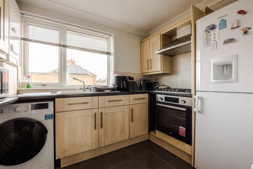 Property photo 2 of 9 Kitchen