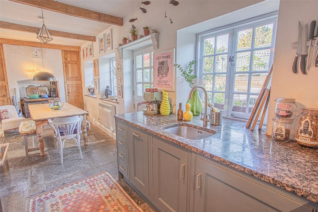 Property photo 2 of 31 Picture No. 18