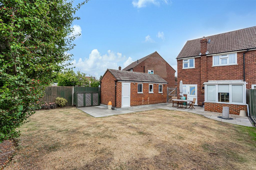 Property photo 2 of 13 Chessholme Road Garden.Jpg