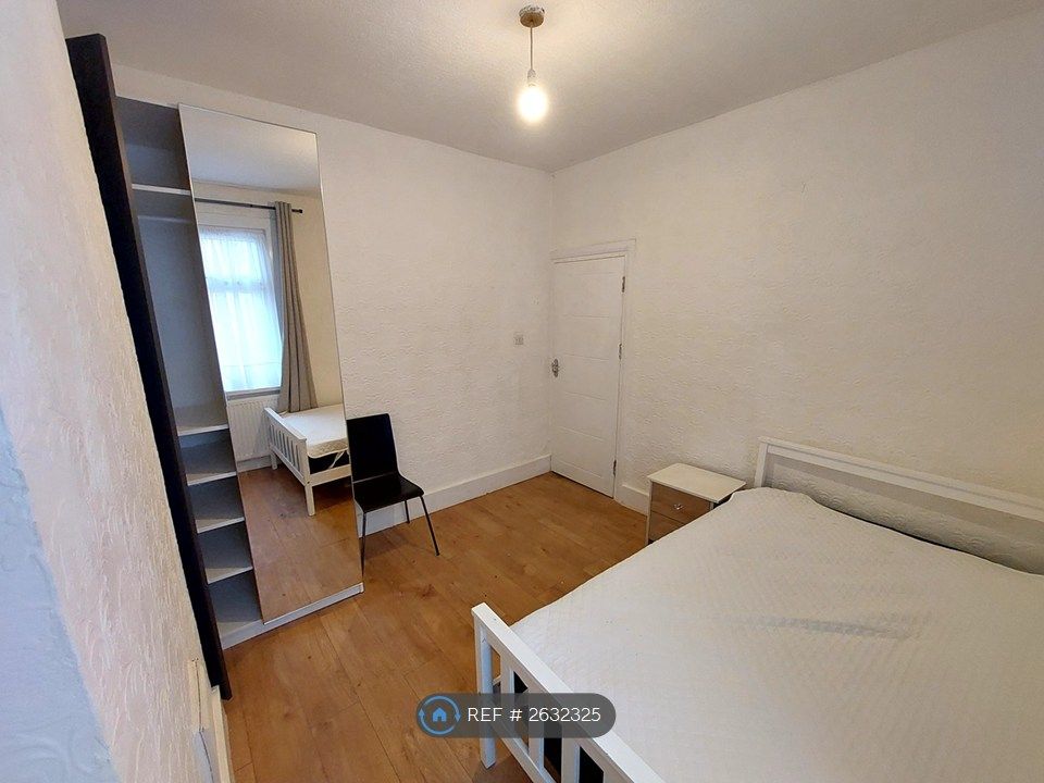 Property photo 2 of 7 Bedroom